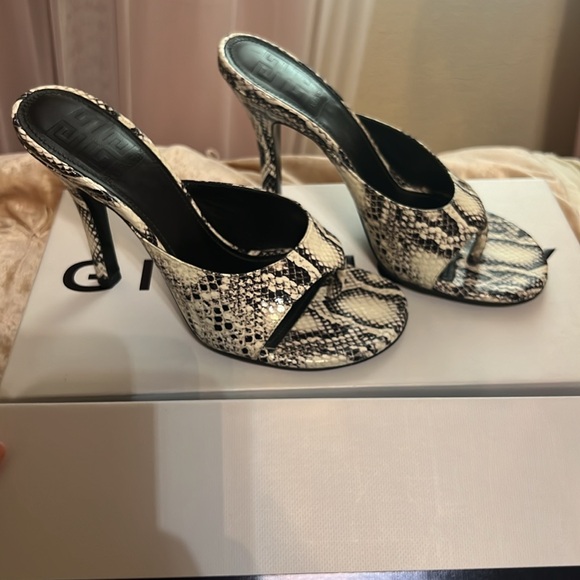 GIVENCHY THONG MULES - Picture 5 of 16